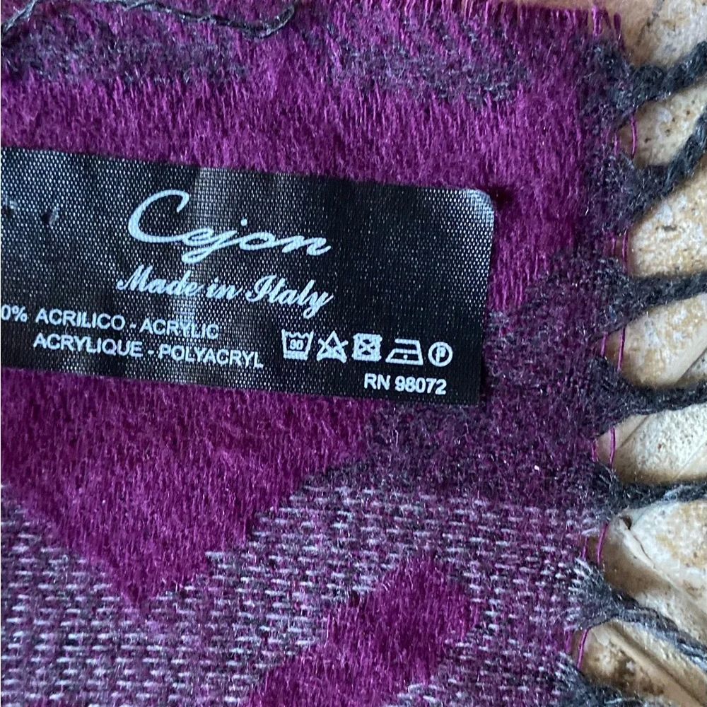 NWOT Cejon - Unisex very soft long scarf with long fringes purple/lavend…
